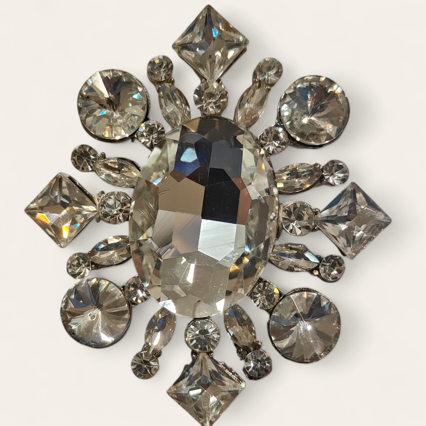 brooch 1528 white.png brooch 1528 white.png